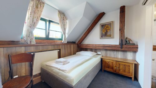 Trojlôžková izba - pohľad na jednolôžko - Pri Mlyne